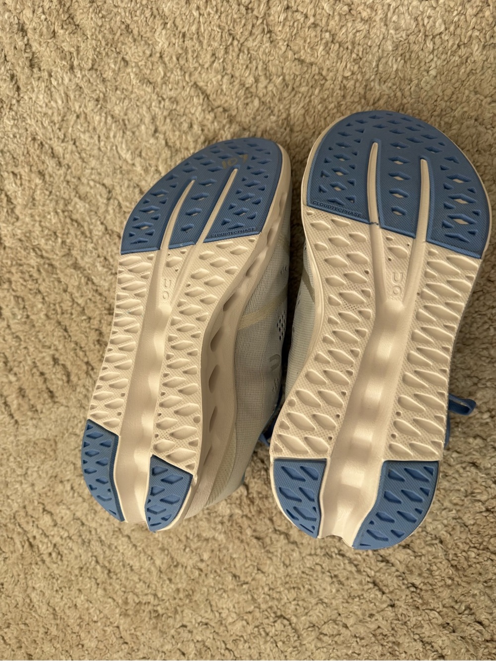 On Running Women's Cloudsurfer sneakers in the Heather/White colorway size 6 - Picture 11 of 12